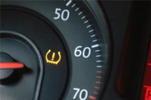 چراغ فشار لاستیک خودرو + علت روشن شدن چراغ tpms